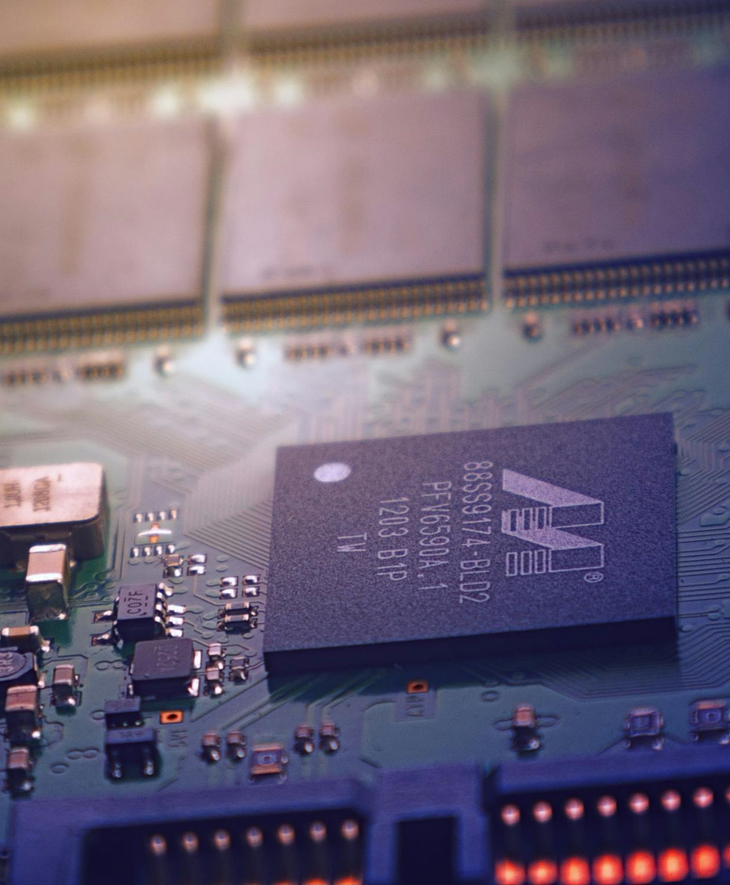 �侰